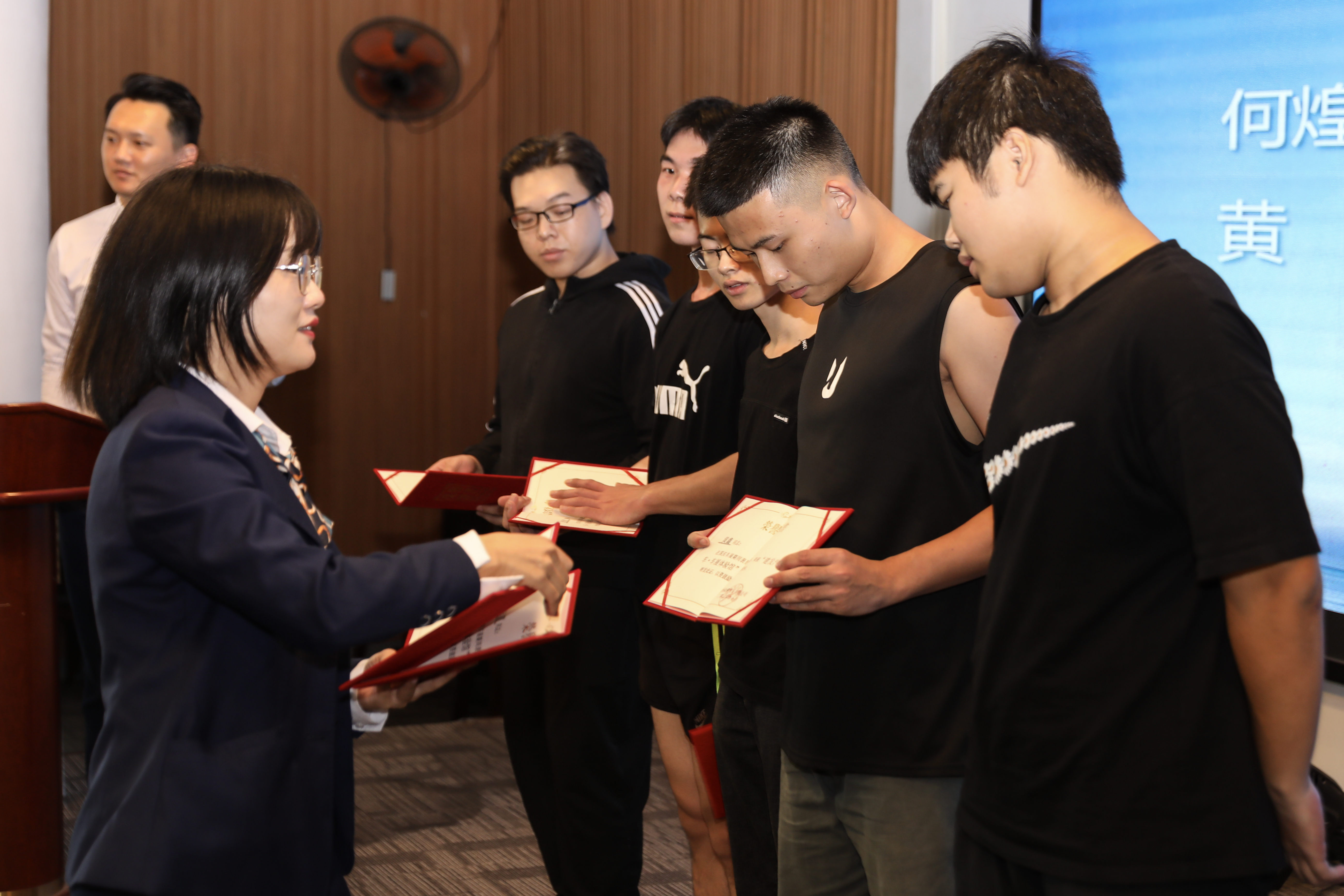 微信图片_20201029174639.jpg 微信图片_20201029174639.jpg